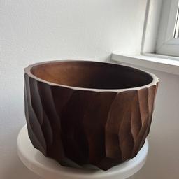 Sculptural decorative Wooden bowl
Fruit bowl
Salad bowl
Plant bowl

Good condition

Pickup SE14UX
Available until I remove the post, so no need to ask if available.