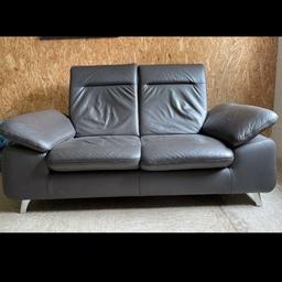Echtleder Sofa, 2 - Sitzer, Dunkles Braun, Arm und Rückenlehnen Verstellbar.

Kein Versand. Keine Rücknahme oder Garantie