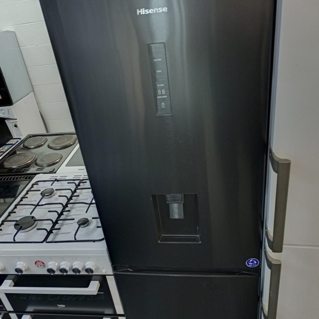 Hisense Fridge Freezer with water Dispenser in BL3 Bolton für £ 349,00