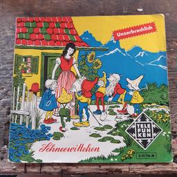 3 Märchen Single Schallplatten aus den 70er/ 80er mit Text in der Hülle .
Schneewittchen
Der Wolf und die 7 Geißlein
Daumesdick
Stück 5 € Festpreis 

Selbstabholung