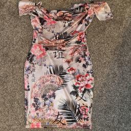Pretty Little Thing
Oriental Style
Bardot / off Shoulder
Mini Dress
Size UK 8
BNWOT