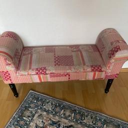 Verkaufe aus Platzmann eine sehr schöne Sitzbank in der Farbe rosa
L 100 cm, B 35 cm, H 55cm