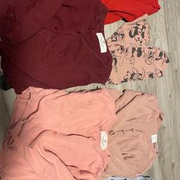 Braunes T-Shirt
Westen dunkelblau,dunkelrot,rosa und hellblau
Hose
Langarm Shirt rot und braun

Marken Zara und H&M