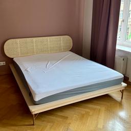 Ich verschenke ein Bett und eine Matratze der Marke Emma inkl. Matratzenschoner. Die Maße sind 160x200 cm.

Das Bett kann in Berlin Mitte abgeholt werden und muss selbst abgebaut, getragen und transportiert werden.