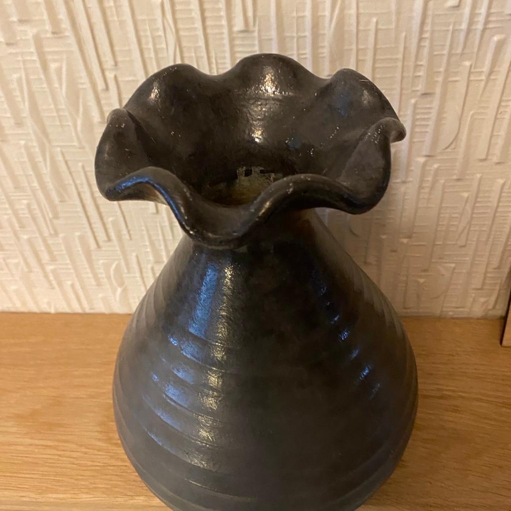 Dunelm dark grey heavy vase. Beautiful and curvy at the top.
No chips. No marks.
Collection only.
