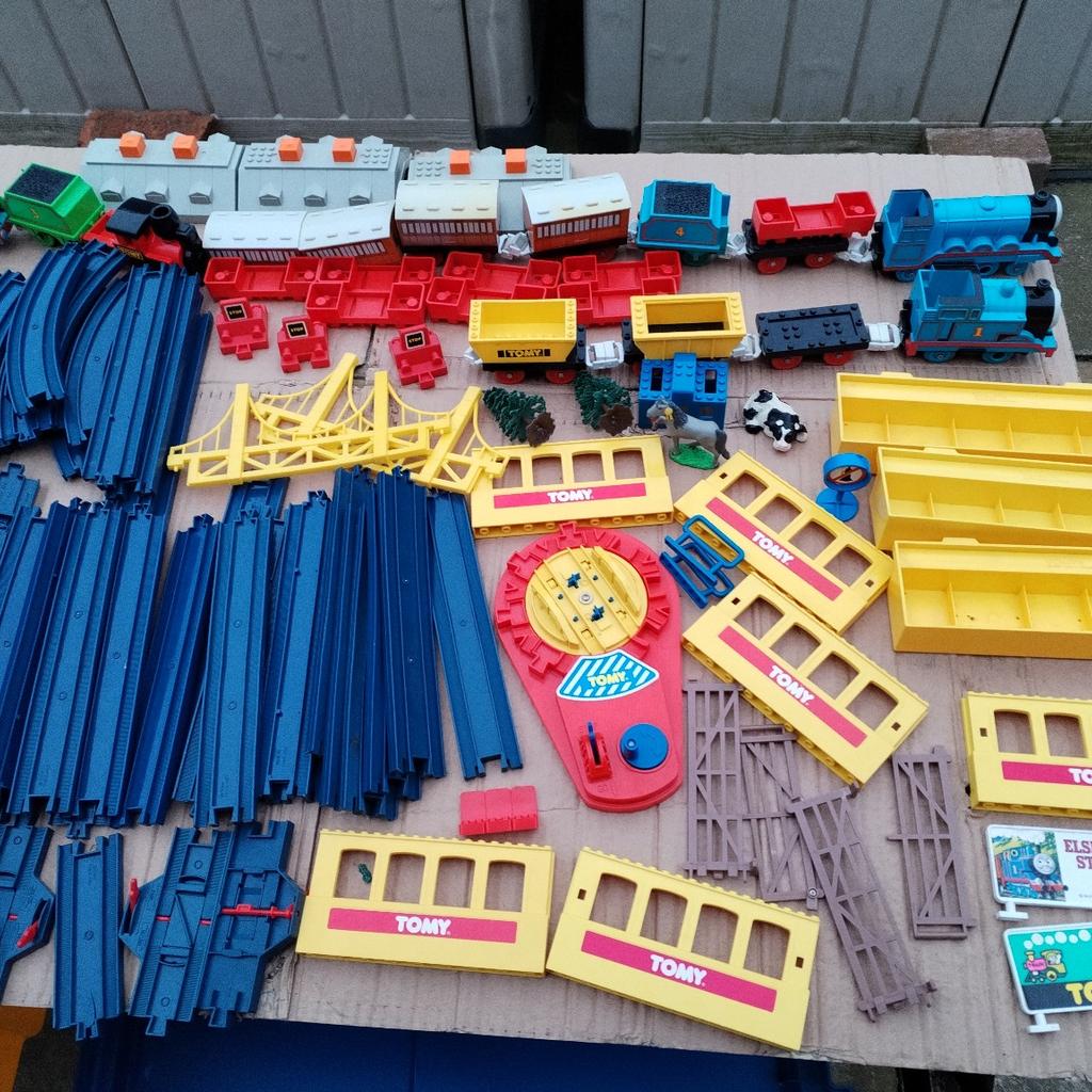 Vintage train toys with box "tomy". Very large and with many figures and with a large track.
Le39la Leicester