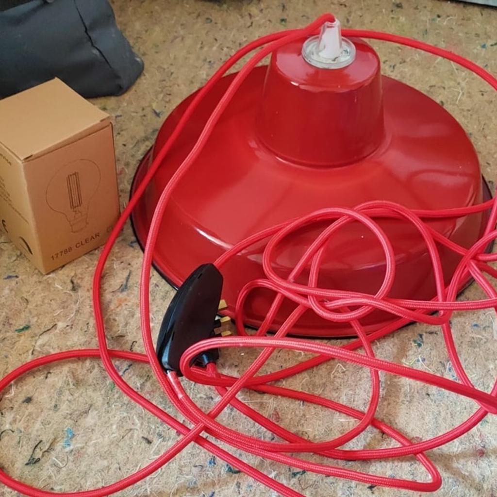 Medium red Shade
Style Vintage, industrial, factory
metal enamel
New, very good condition, never used.
Original from Dyke and Dean
35cm diameter
Original price 55£
Include bulb, cord, UK plug, dimmable button for 10£ more.
I have a blue one as well.
Available until I remove the post
Pickup at Se14ux