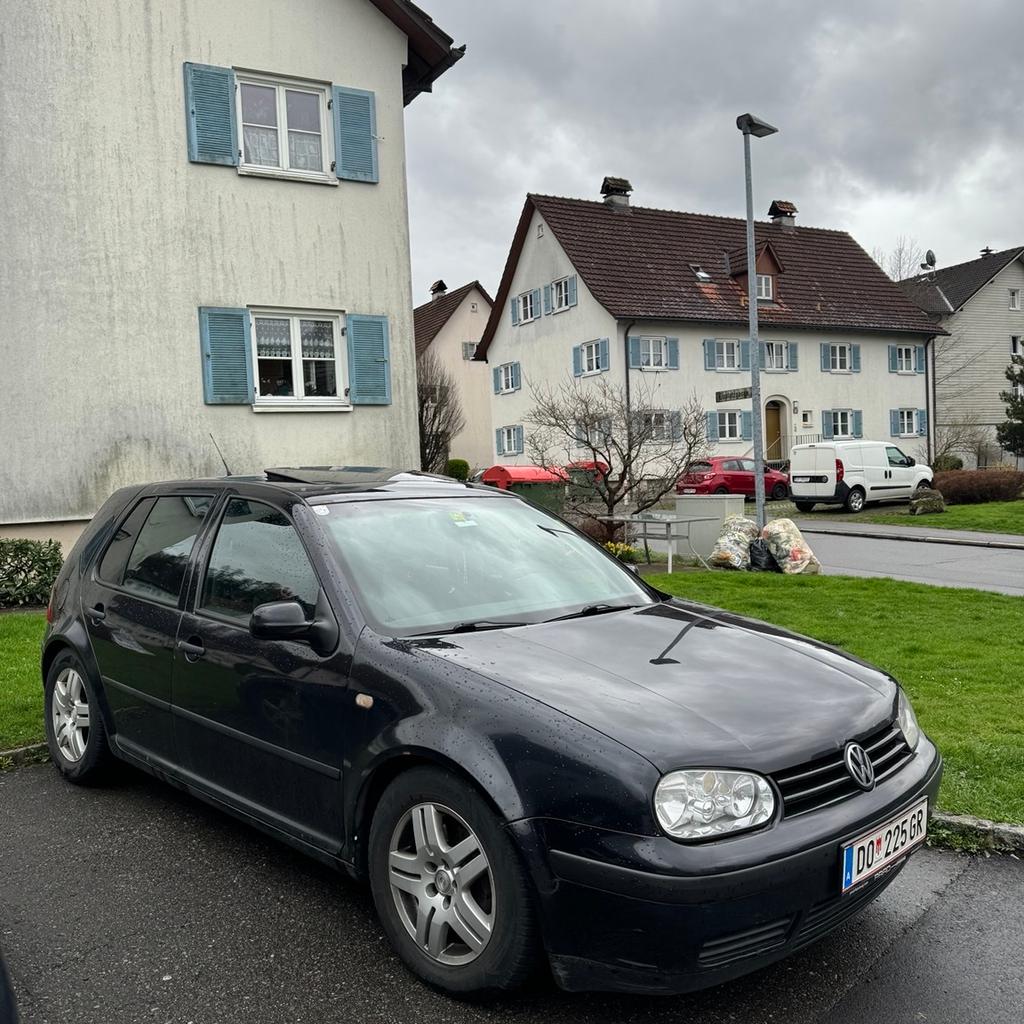 Golf 4 TDI
BJ: 1998
KM: 323tsd
TÜV abgelaufen
Verkauf wegen platz problem
Neu Bezogen Innenausstattung:
Dach,Türen,Lenkrad,Schaltknauf