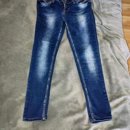 Only worn twice, pretty much in like new condition. Skinny fit, W28/L29 - sizes in last pictures.