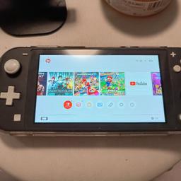 Nintendo Switch Lite zu verkaufen mit Schutzhülle.
ohne ladekabel
am Bildschirm sind 2 Kratzer haben aber keine Auswirkung auf das spielen!!