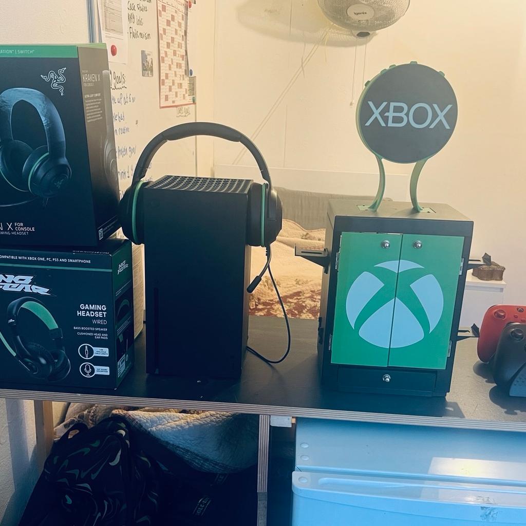 Xbox Series X🔥 1TB

Includes the following:
- 2 controllers.
- Twin docking station.
- Xbox Gaming locker.
- Nine xbox games.
- Razer Kraken X wirde gaming headset.
- Brand new No Fear Gaming Headset.

Every thing comes in its box.