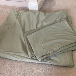 Super king size
Sage green
Super soft
Put on bed once but bought wrong size so removed & washed
