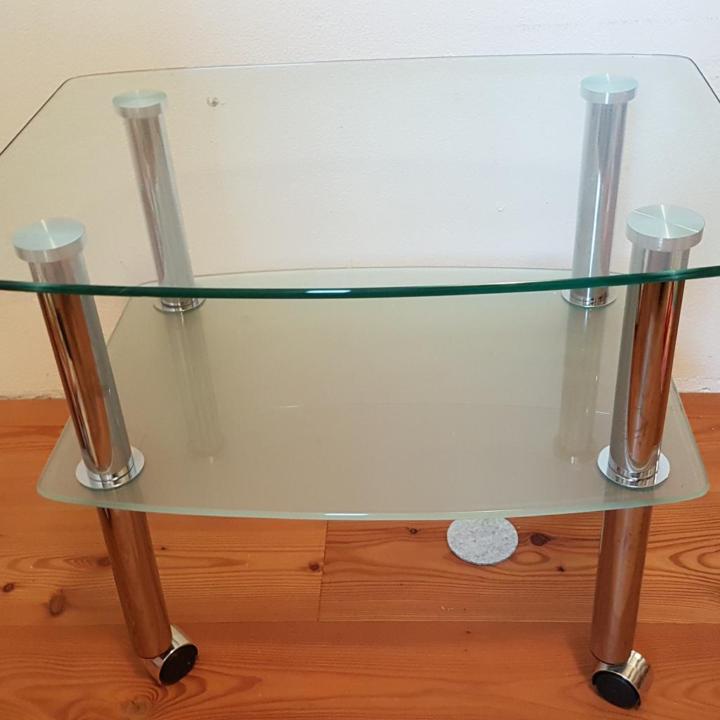 Glastisch mit Rollen und 2 Etagen
60 × 45 x 50