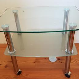 Glastisch mit Rollen und 2 Etagen
60 × 45 x 50