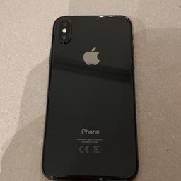 Ich verkaufe ein iPhone X in schwarz. Der Zustand ist gut, denn es sind kaum Kratzer auf dem Handy. Die maximqle Kapazität der Batterie beträgt 81%.