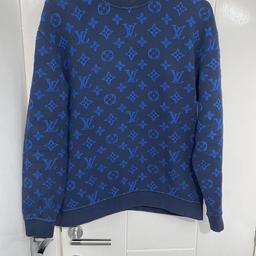 Louis Vuitton Blue Monogram Jacquard Sweatshirt/Jumper 100% Authentic



Size:- Small



I have box, receipt & tags view final photo



I am selling this because it doesn’t fit me anymore minor flaws this is a piece which has increased in value & is a gem in LV clothing please view all photos message me for more information



Buy with confidence :)