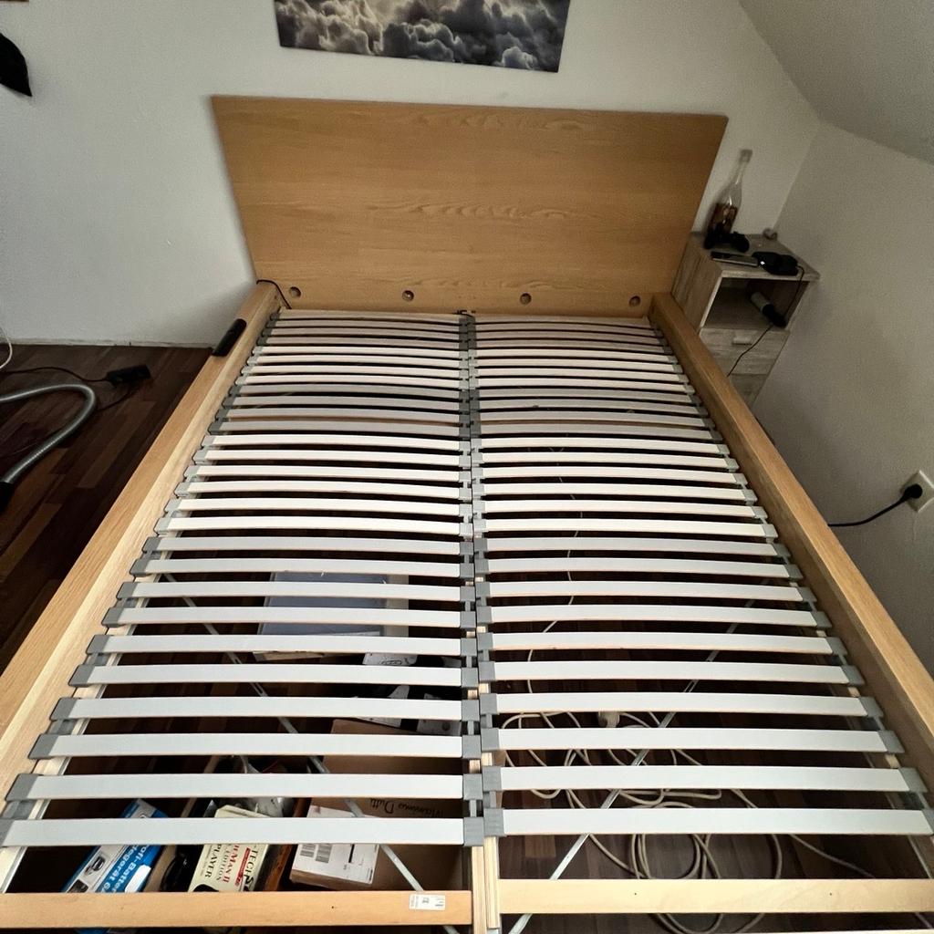 Ikea Bett abzugeben wenn erwünscht kann ich die Matratze mitgeben, gegen einen Aufpreis da es eine Kaltschaum-Matratze ist und der neu preis sich auf 450€ beruht (H3), das Bett ist noch in einem sehr guten Zustand.
Verkauft wird es da neues zugelegt worden ist.
Das Bett ist abmontiert, außer Lattenrost der wird so mitgegeben. ✌️

Bei fragen stehe ich gerne zu Verfügung.
