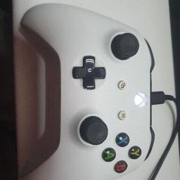 Microsoft Xbox One Wireless Controller 1708 White SPARES/PARTS.




Stick drift and RB not working.




See second picture.




Any questions please ask.




No back battery cover.