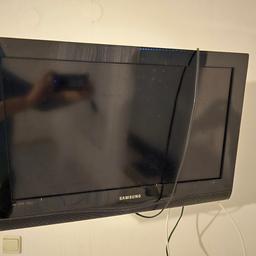verkaufe einen Samsung TV mit 26 Zoll und eine passende wandhalterrung dazu 
TV Bezeichnung LE26C350D1W