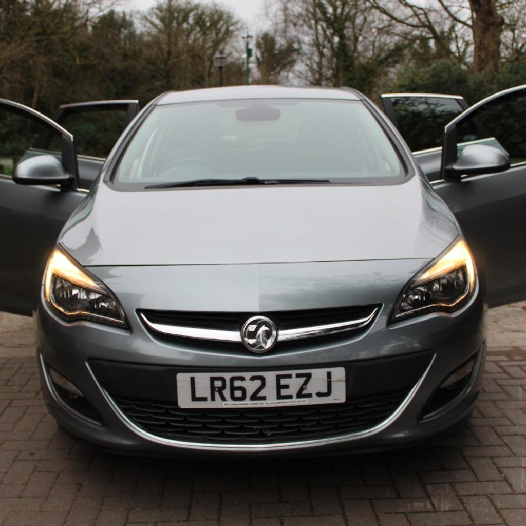 Vauxhall Astra SE 1.6 Petrol - Low Mileage, Full-Service History, ULEZ only 49k miles on the clock, meticulously maintained with a full-service history, and recently serviced on 09/03/2024 at 48,220 miles. HPI Clear, Long MOT no advisories, Next MOT due March 2025, 3 Owners, Clean Bodywork, Interior in Lovely Condition, Good Tyre Condition, Silver Exterior, Apple/Android Car Play for seamless connectivity, Air Conditioning for added comfort, Speed limiter, Smoke and pet-free environment, Very well looked after, any inspection welcome, reason for selling: Upgrading to a 7-seater. Don't miss out on this opportunity! Contact me to arrange a viewing. £4,500
WhatsApp me on 07722470161