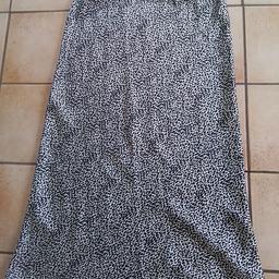 topshop skirt 100% pokyester
size eur 36 length 35ins £1.50
collection from front door