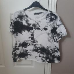 Women's Top.
Zara, Size M.
Black and white.
Collection only.