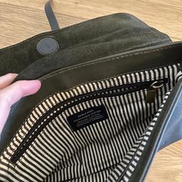Verkaufe diese maximal 3x verwendete Handtasche von O MY BAG Amsterdam aus dunkelgrünem Leder. Neupreis lag bei ca. 200€