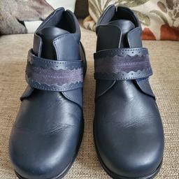 Worn a few times but in good condition. Velcro fastening, slip on. 
Collection only NW1 1BS