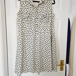 Heart patterned dress with 2 front pockets and front button fastening, size 14.

cash and collection only, thanks.
possible delivery to Conisbrough on Saturday mornings only around 11 am.