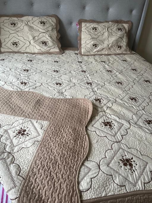 Buy & Sell South West London - Photos for Quilted bed spread