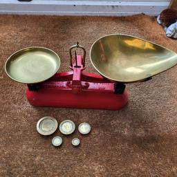 Vintage Set of Large Avery Red Kitchen Scales with Brass Weights
W & T Avery Ltd
Scales are in Red & comes with brass bowl & Tray
Measures:- 32cm long x 9cm wide x 19cm high
Comes with the following weights:-
8oz
4oz
2oz
1oz
1/2oz
A lovely display item or still a good usable kitchen item