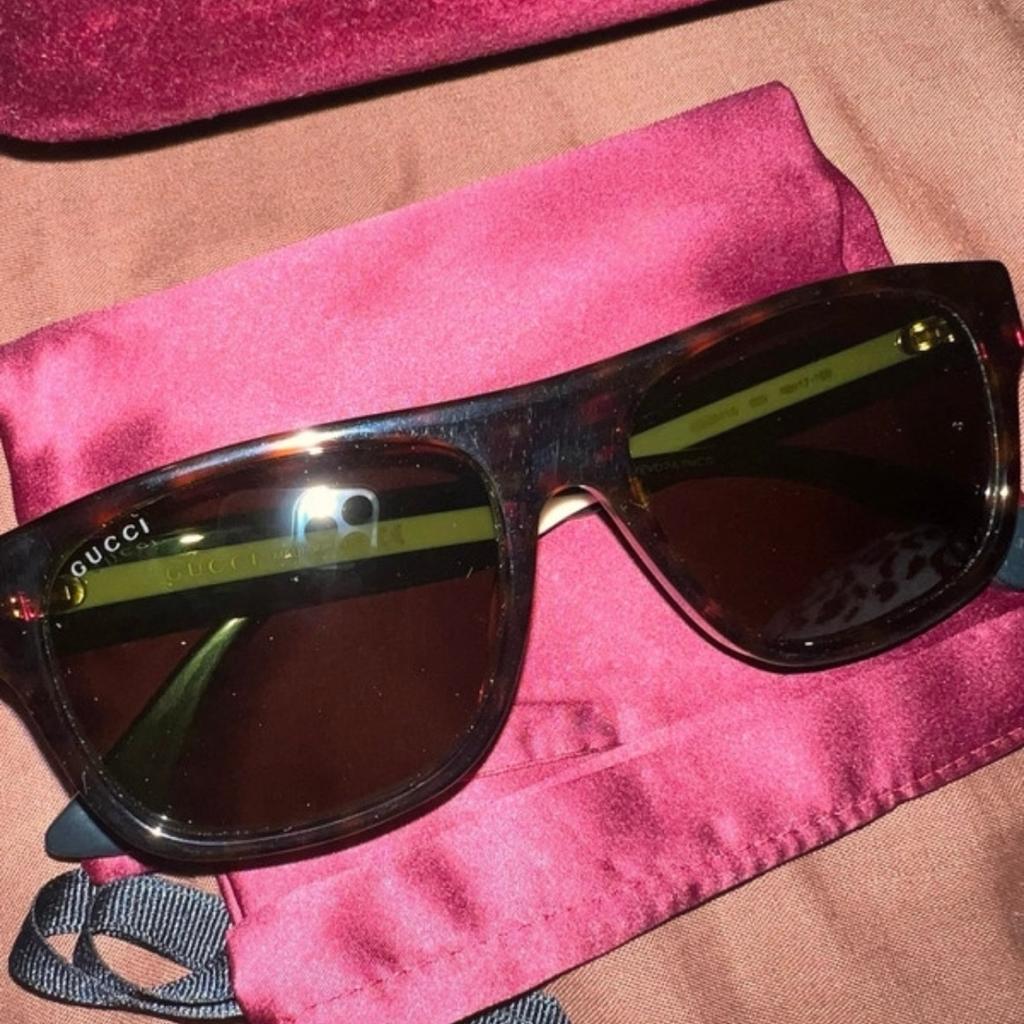 Brand new Gucci shades, bought in store, never worn out

As seen on the pictures, tortoise frame with black ear rests with a white stripe, Gucci logo on the frame and lense

#sunglasses