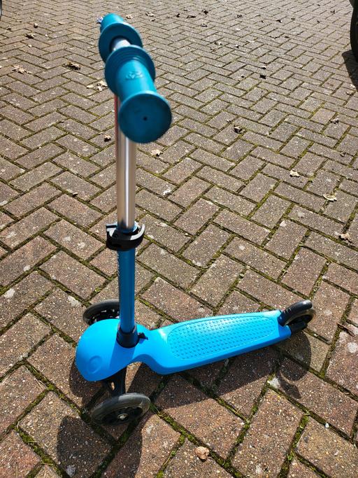 Buy & Sell East London Emerson Park - East London - Photos for ISPORTER MINI LED METALLIC BLUE SCOOTER