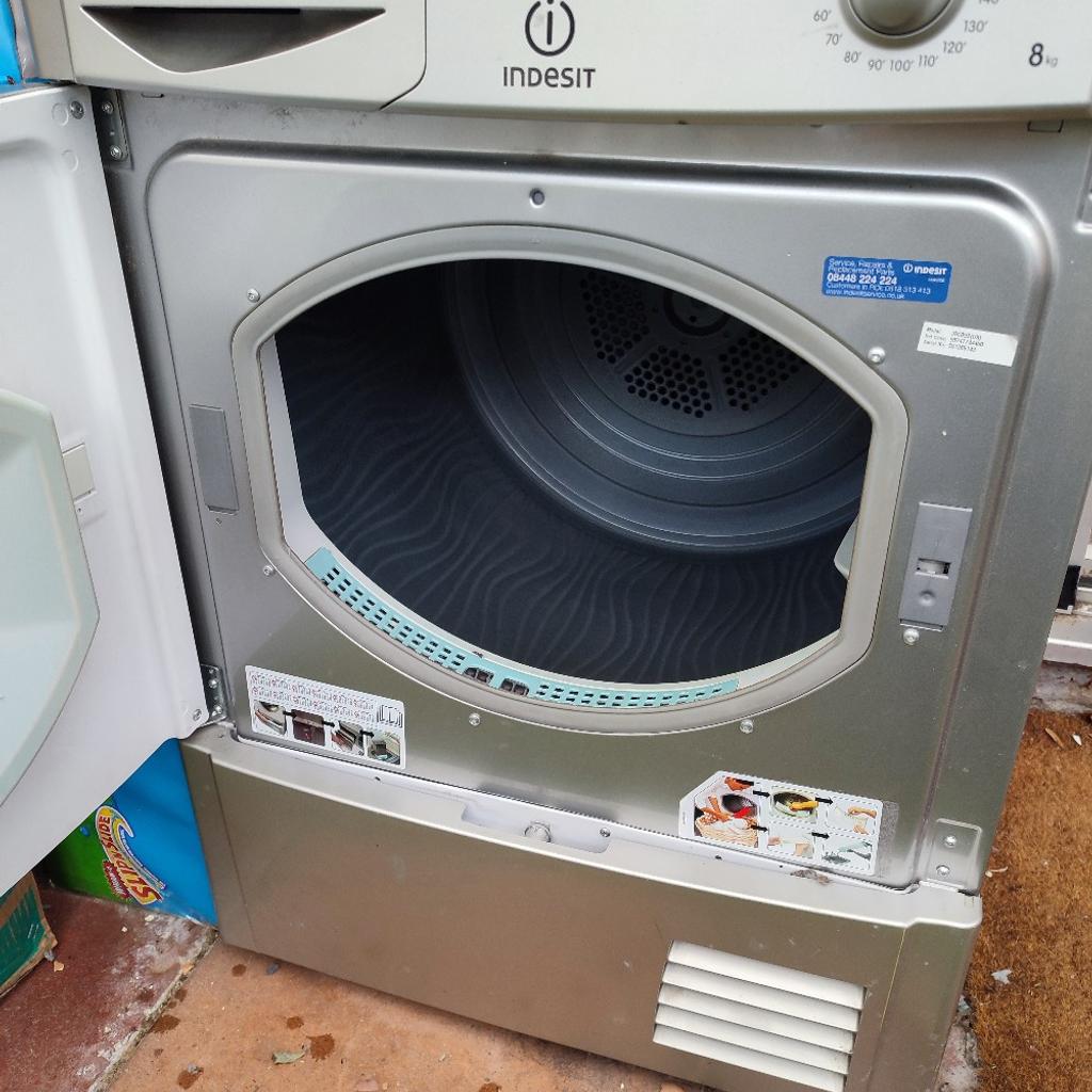 8kg Indesit condenser tumble drayer IDC85 S water tank & filter
good condition