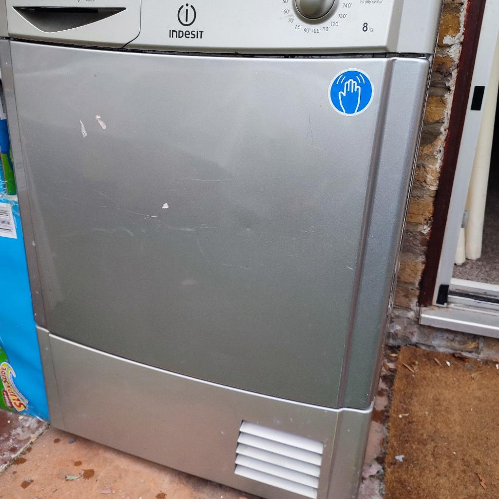 8kg Indesit condenser tumble drayer IDC85 S water tank & filter
good condition