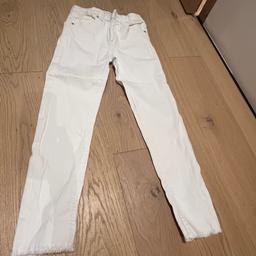 Weiße Skinny Jeans von Mango

Größe 128 cm

Abholung in 1130, 1030 oder 1010 Wien möglich Versand ausschließlich gegen Übernahme der gesamten Versandkosten möglich