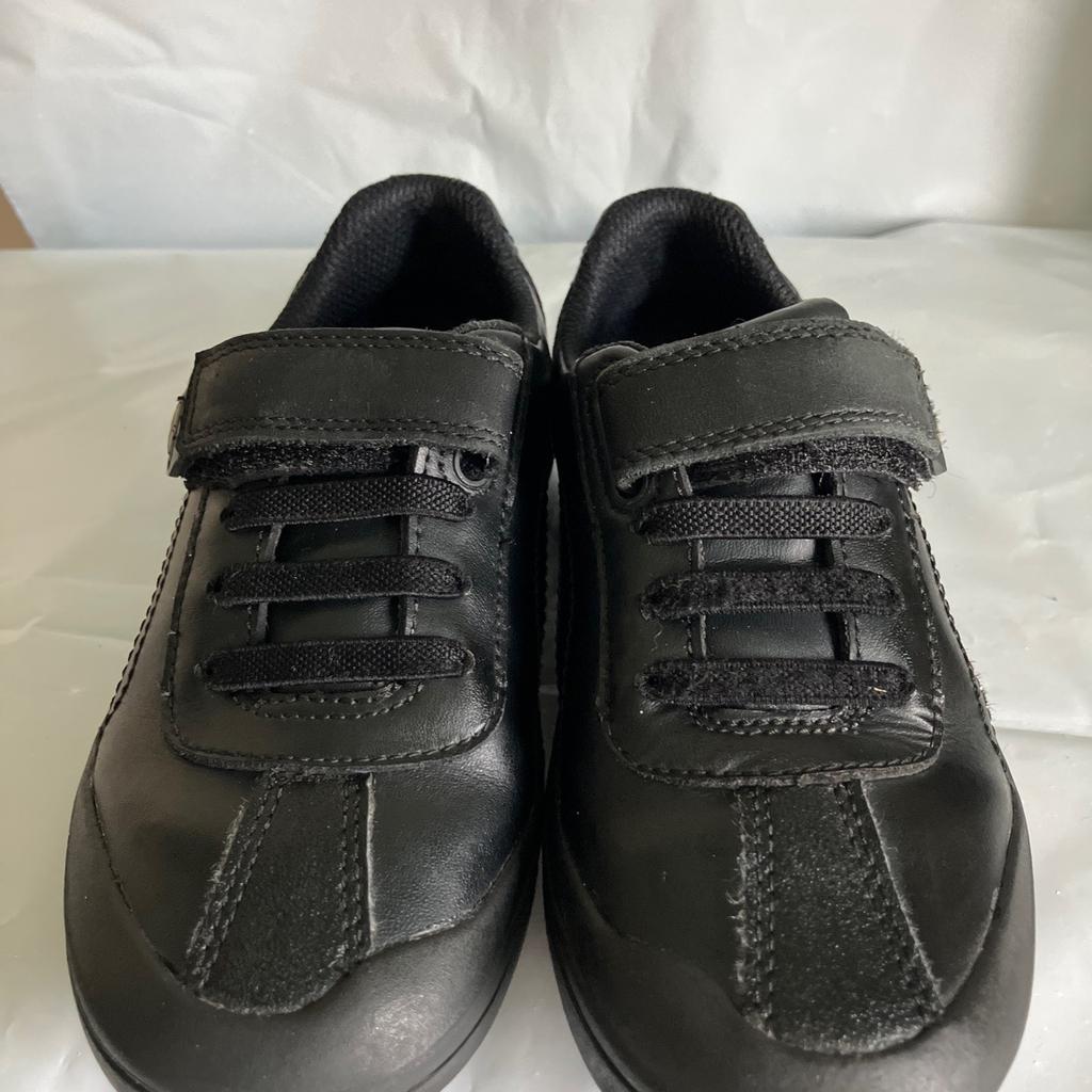 💥💥 OUR PRICE IS JUST £6 💥💥 these will have been around £45-£50 when bought new

Preloved boys school shoes from Clark’s

Size: 11.5G (wide fit)
Brand: Clark’s
Condition: great condition. Slight wear on heel as shown

Have been buffed with polish and hand washed

Collection available from Bradford BD4/BD5
(Off rooley lane however no shop)

We deliver within reason for fuel costs

We also post if covered (recorded delivery only) we do combine if multiple items are purchased

Sorry no Shpock wallet