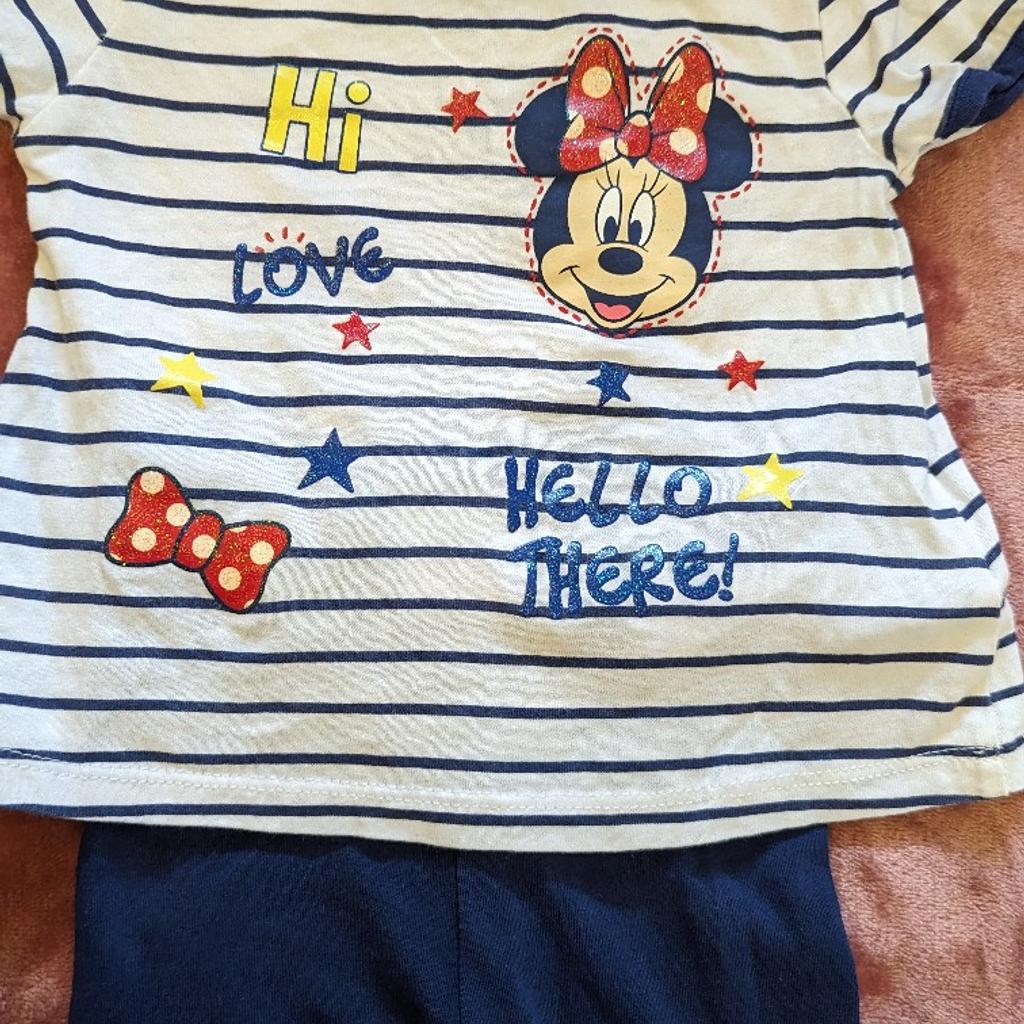 Baby Set Gr. 68 T-Shirt & Leggings 2 teilig Disney Shirt Micky Maus Hose
Süßes Set Disney in Größe 68 2-teilig T-Shirt mit Leggings
Größe: 68
Marke: Disney Baby
Farbe: Bunt

Versand möglich
Verkaufe noch weitere Artikel
Privatverkauf/ keine Garantie-Rücknahme