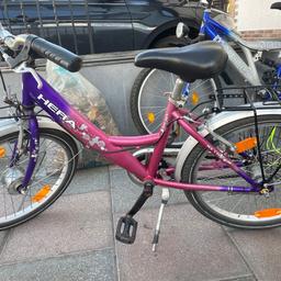 Hallo, ich verkaufe ein Fahrrad 20 Zoll da es meiner Tochter zu klein ist. Das Fahrrad hat Gebrauchsspuren fuktioniert aber einwandfrei. Licht und Klingel fehlt.