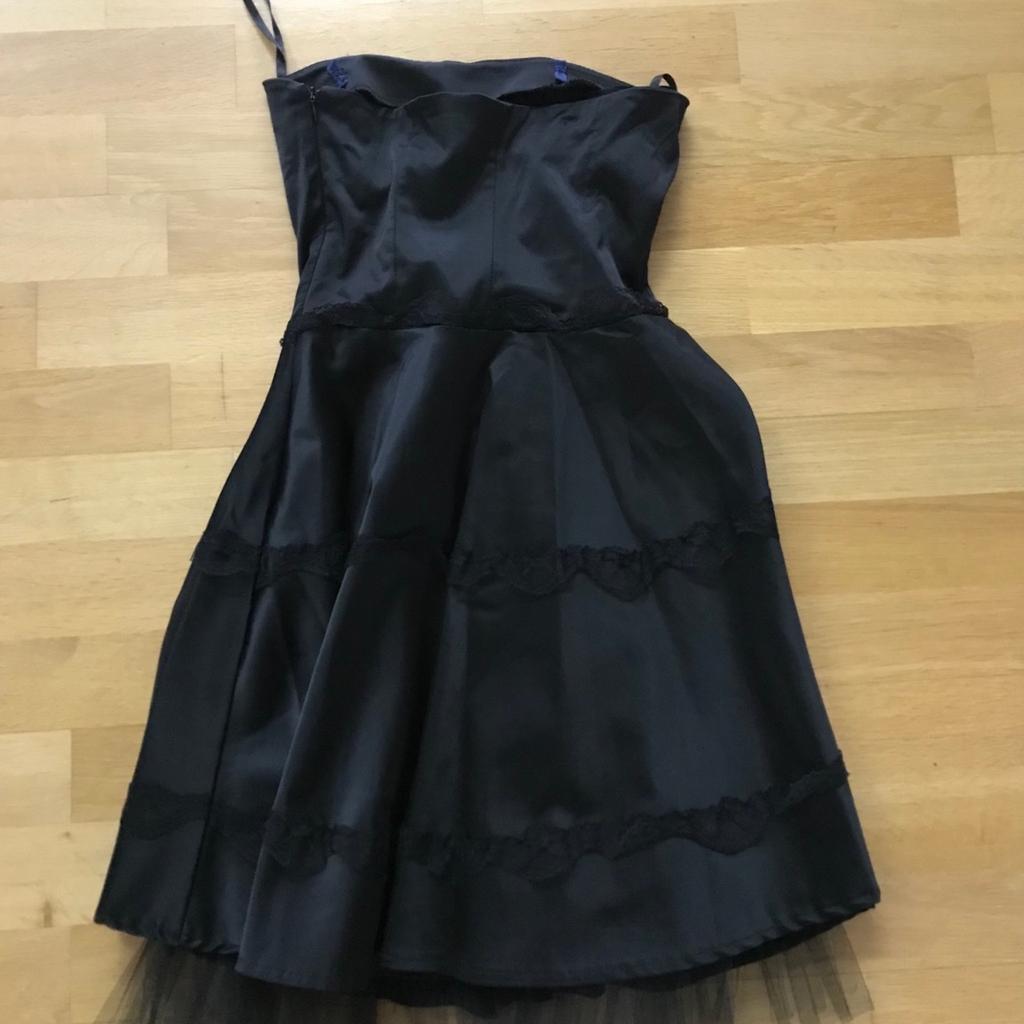 Schwarzes, kurzes, elegantes Kleid zu verkaufen,Versand gegen Aufpreis möglich;