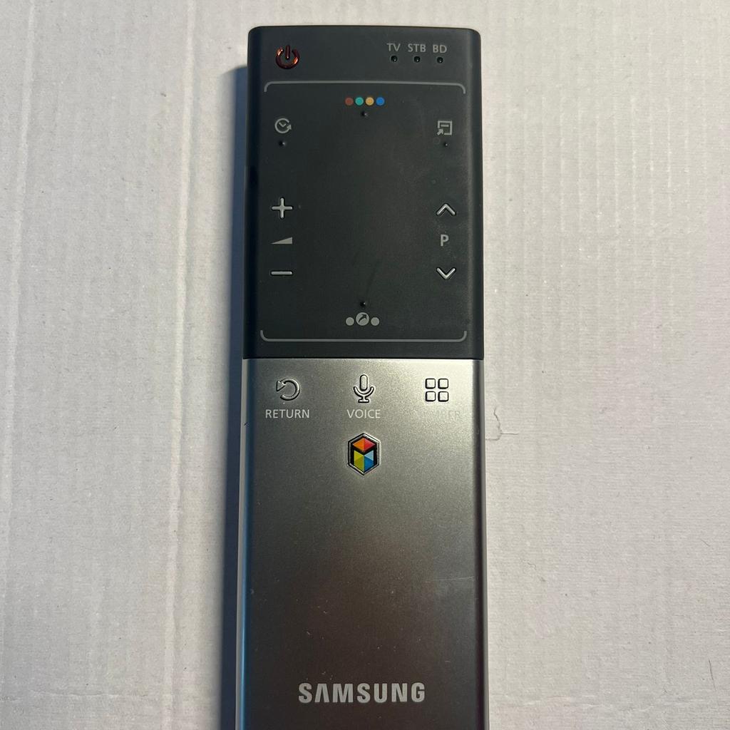 Moin, verkaufe hier eine Samsung Smart TV Touch Fernbedienung RMCTPE1. Die Fernbedienung ist im Top Zustand und funktioniert natürlich einwandfrei. Da wir den TV schon seit längerem nicht mehr haben, können wir auch die Fernbedienung nun nicht mehr gebrauchen. Versand möglich als versichertes Paket per DHL oder Abholung in 30853 Langenhagen.