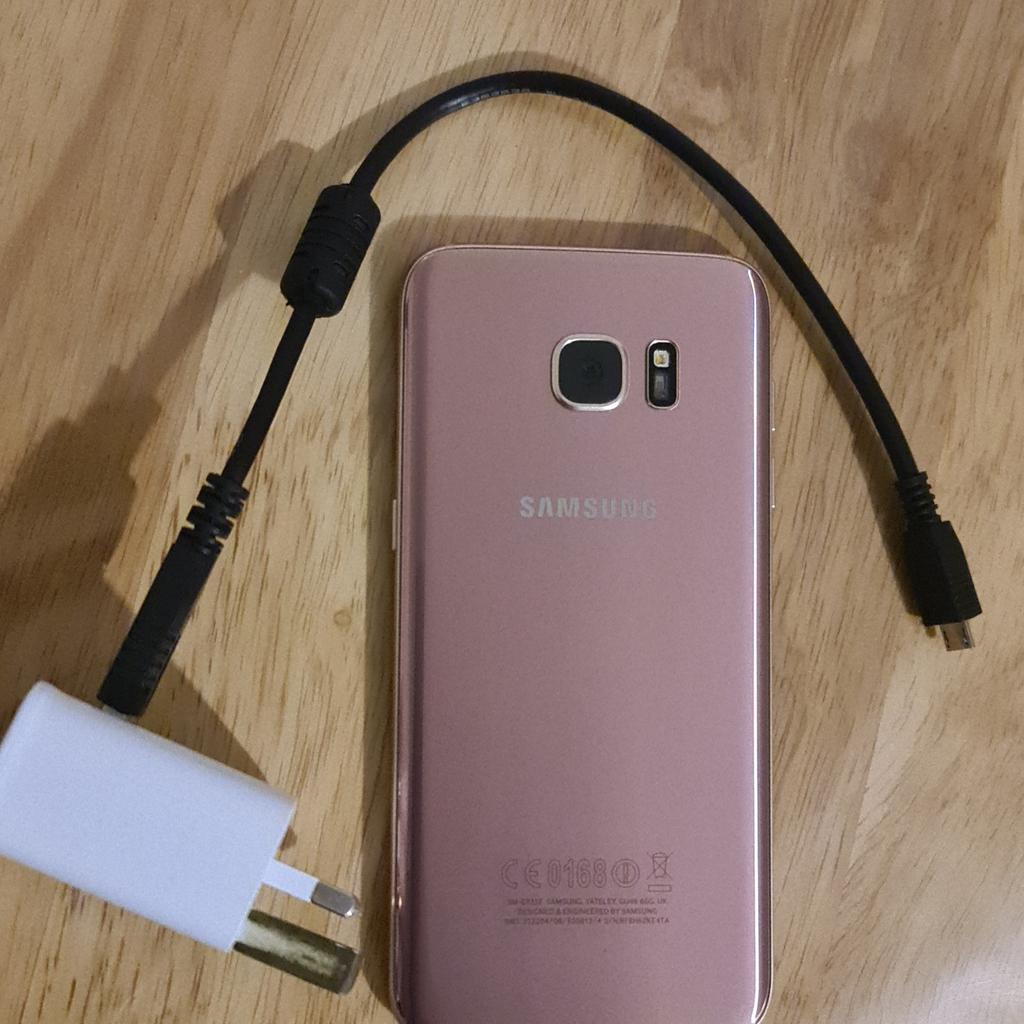 Galaxy S7 edge 32 GB - Rose gold

-Phone works absolutely fine.
-One corner of the screen is smashed.
-Back has no damage
-Black cable from Amazon.
-Original adaptor included.
-Fully charges well.

NO SCAMMERS with emails 🚫
UK daytime collection only.
Cash payment. No paypal.
No hand 🗳delivery.
Pet, smoke & dirt free house.
Msg only. STRICTLY N❌ numbers.
No returns, refunds, swaps, trade in or exchanges❕
Thanks : )