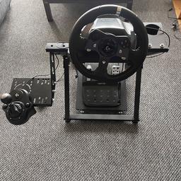 Logitech G920 steering wheel with stand and shifter.
Very sturdy stand.
Compatible with PC & Xbox Consoles.
Any questions feel free to ask.