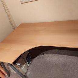 Ikea Schreibtisch Galant,  höhenverstellbar mit Gebrauchsspuren (Siehe Foto)

Ca 180 breit
Ca 80 cm bis 118 cm tief

Nur Abholung