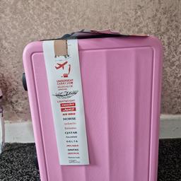 Suitcase Cabin size 
PINK
45cm x 37 x 20cm
Underseat 2nd Approved Luggage 
Lightweight 
Filly lined interior including pockets inside 
Removable Wheels 
Combination Built lock

COLLECTION ONLY