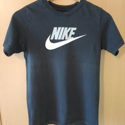 Verkaufe T-Shirt Nike ohne Löcher oder Flecken. Aus Nichtraucher und Tiere freie Haushalt.
