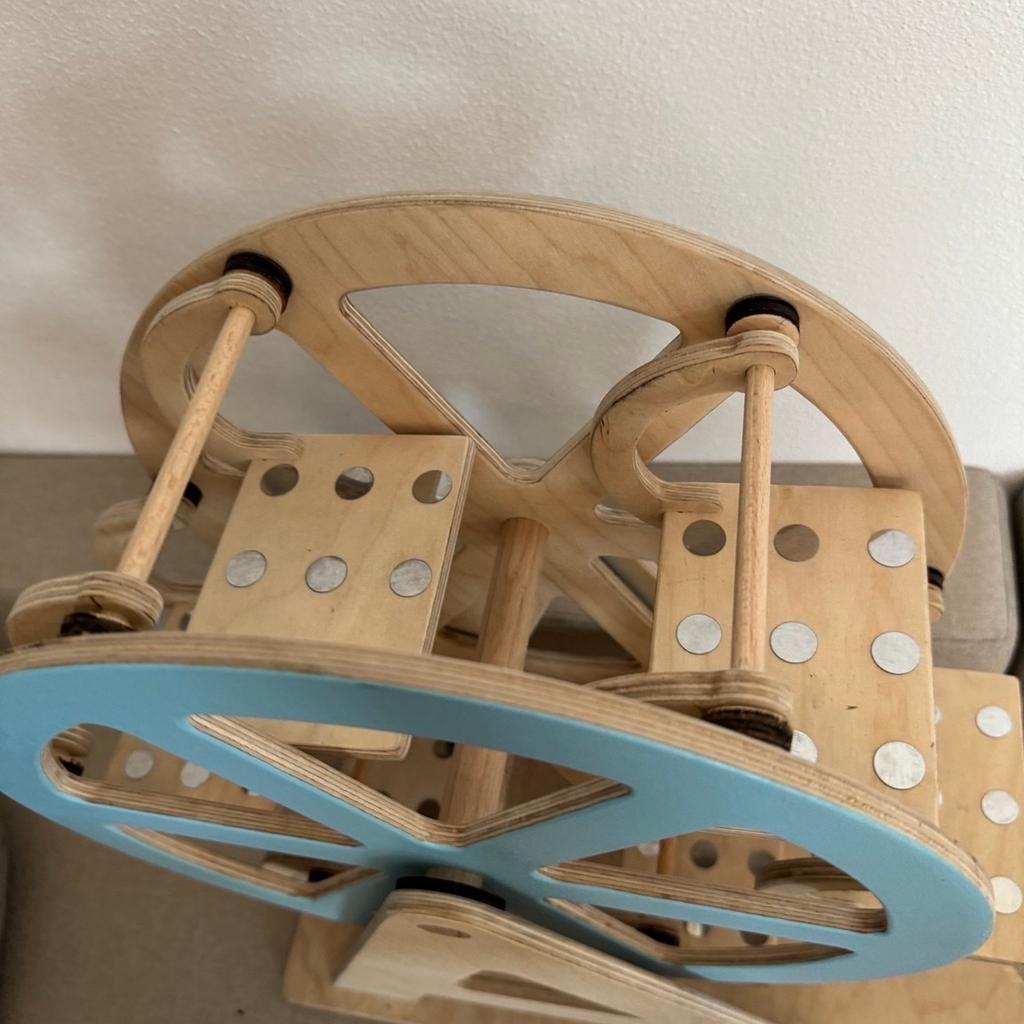 Tonie Holzregal Riesenrad
Platz für ca 54 Figuren
Handgemacht

Selbstabholung in Rankweil