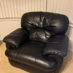 In great condition
Slight scuff to the side when we moved house
112cmx90cm
Manual recliner
Collect from Moortown please