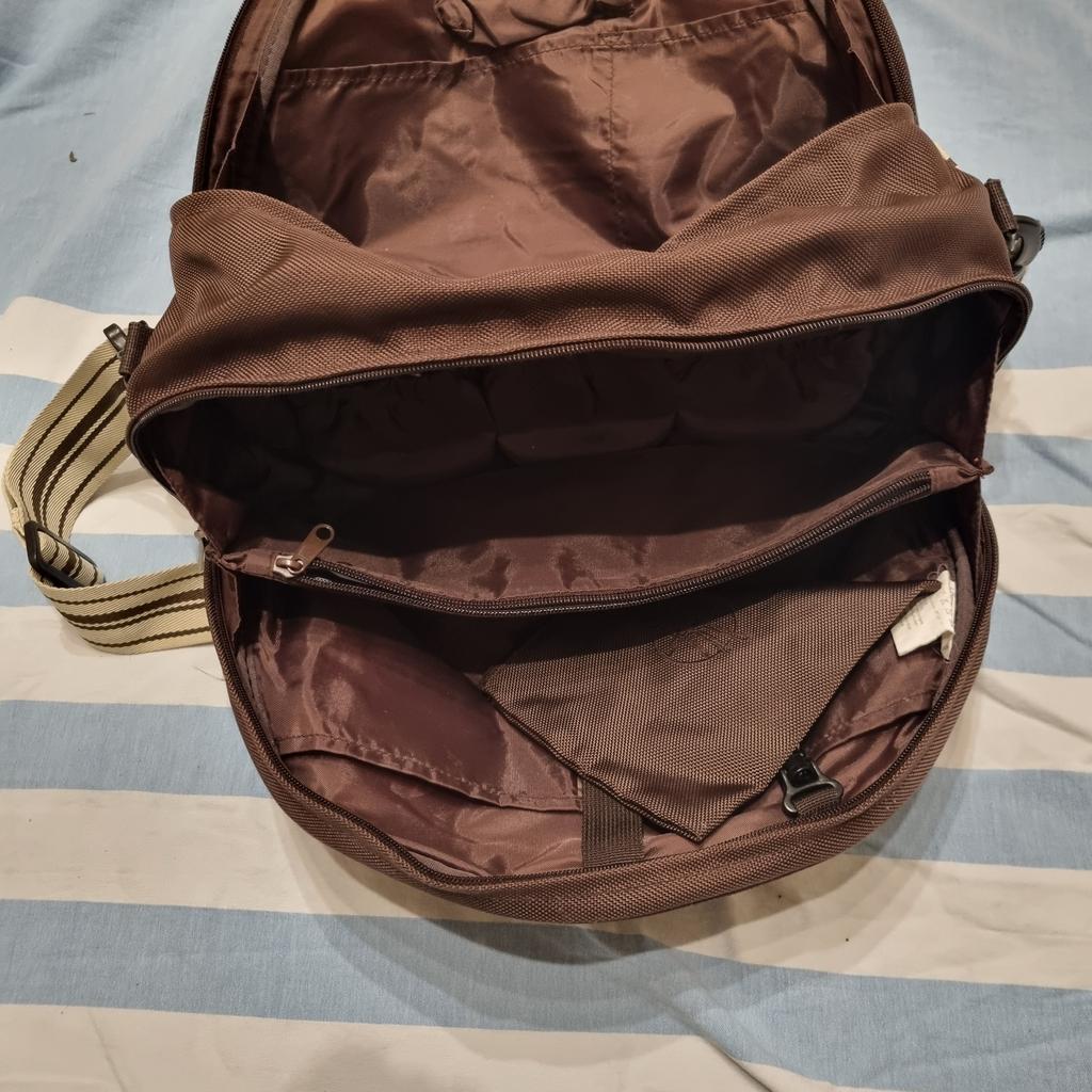 Ich verkaufe diese Wickeltasche von Lässig sie wurde 1 mal benutzt abzugeben für 40€+Versand VB.