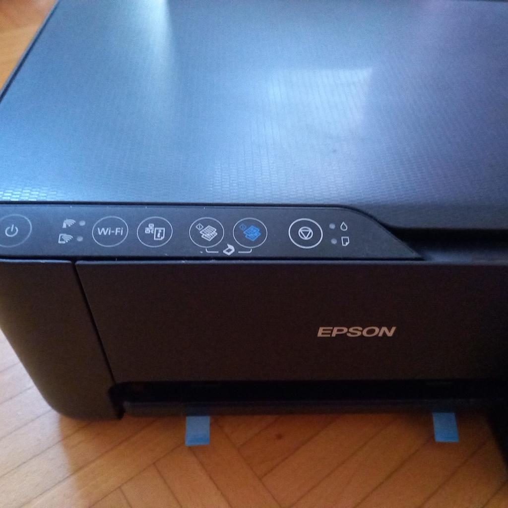 Farbdrucker - Scanner von Epson
+ Nachfüllflasche Schwarz

Wurde nicht oft benutzt und ist funktionsfähig und sofort Einsatzbereit!